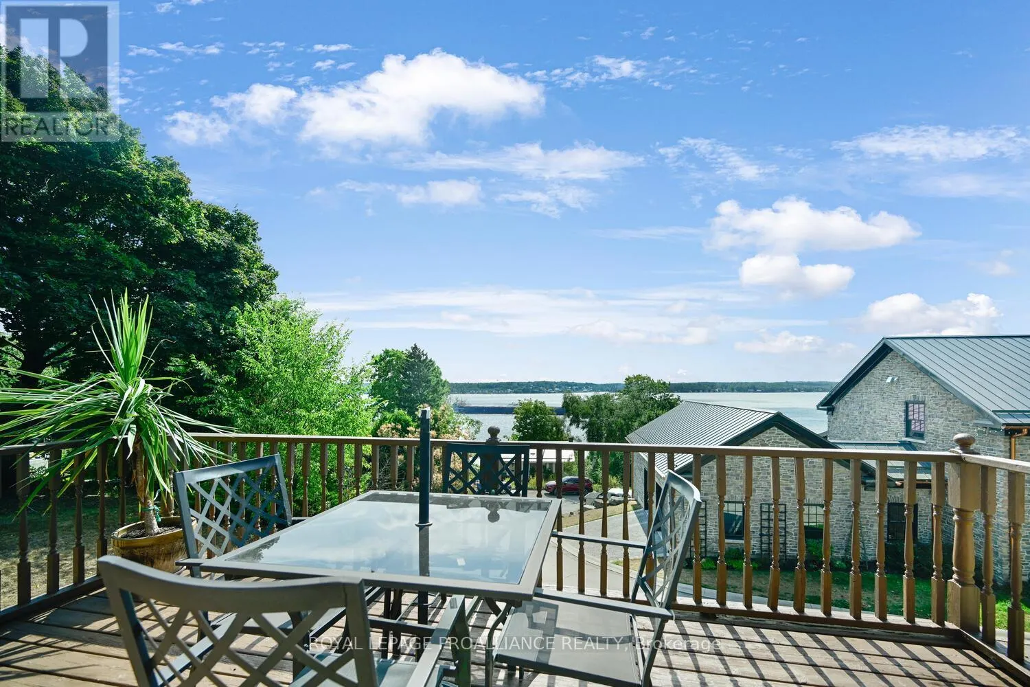 10 CLIFFSIDE CRESCENT