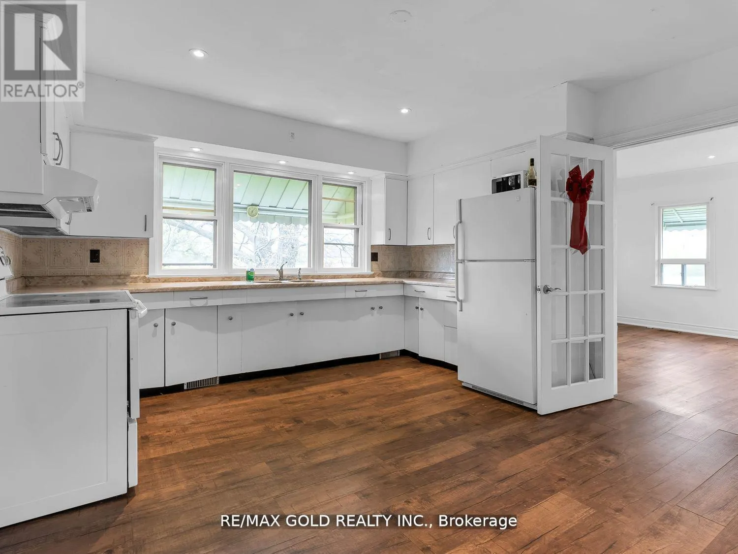705 KEMP ROAD W