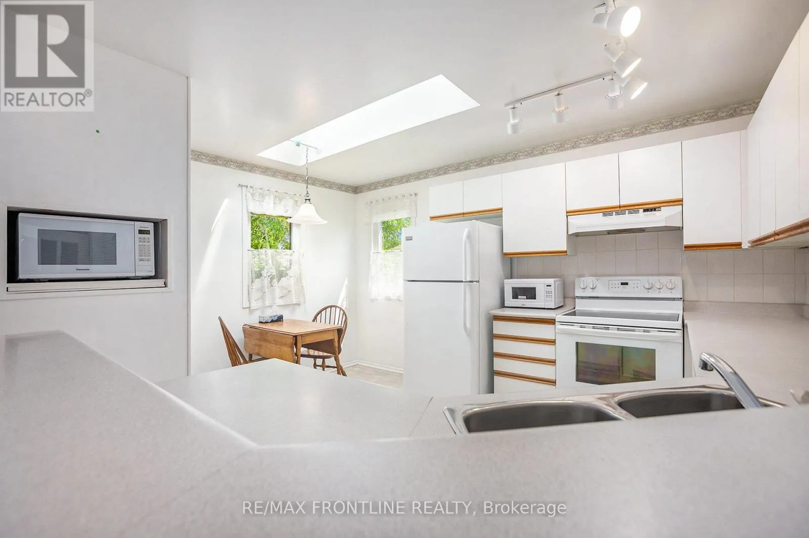 10 BATHURST ROAD