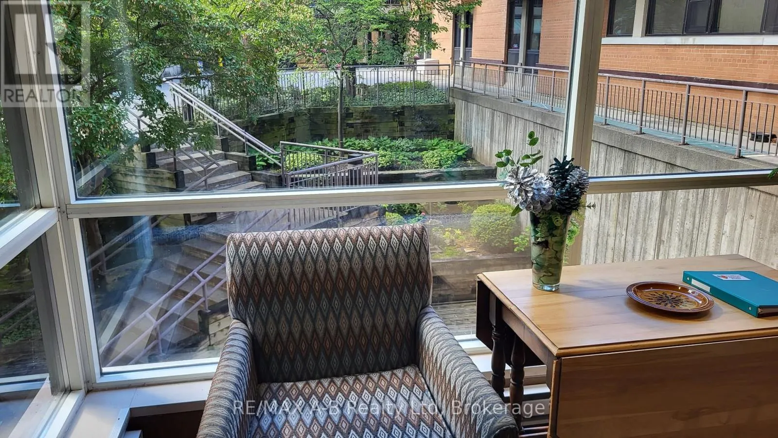 29 - 300 JOHN STREET S, #29