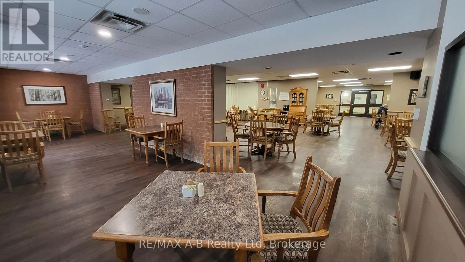 29 - 300 JOHN STREET S, #29