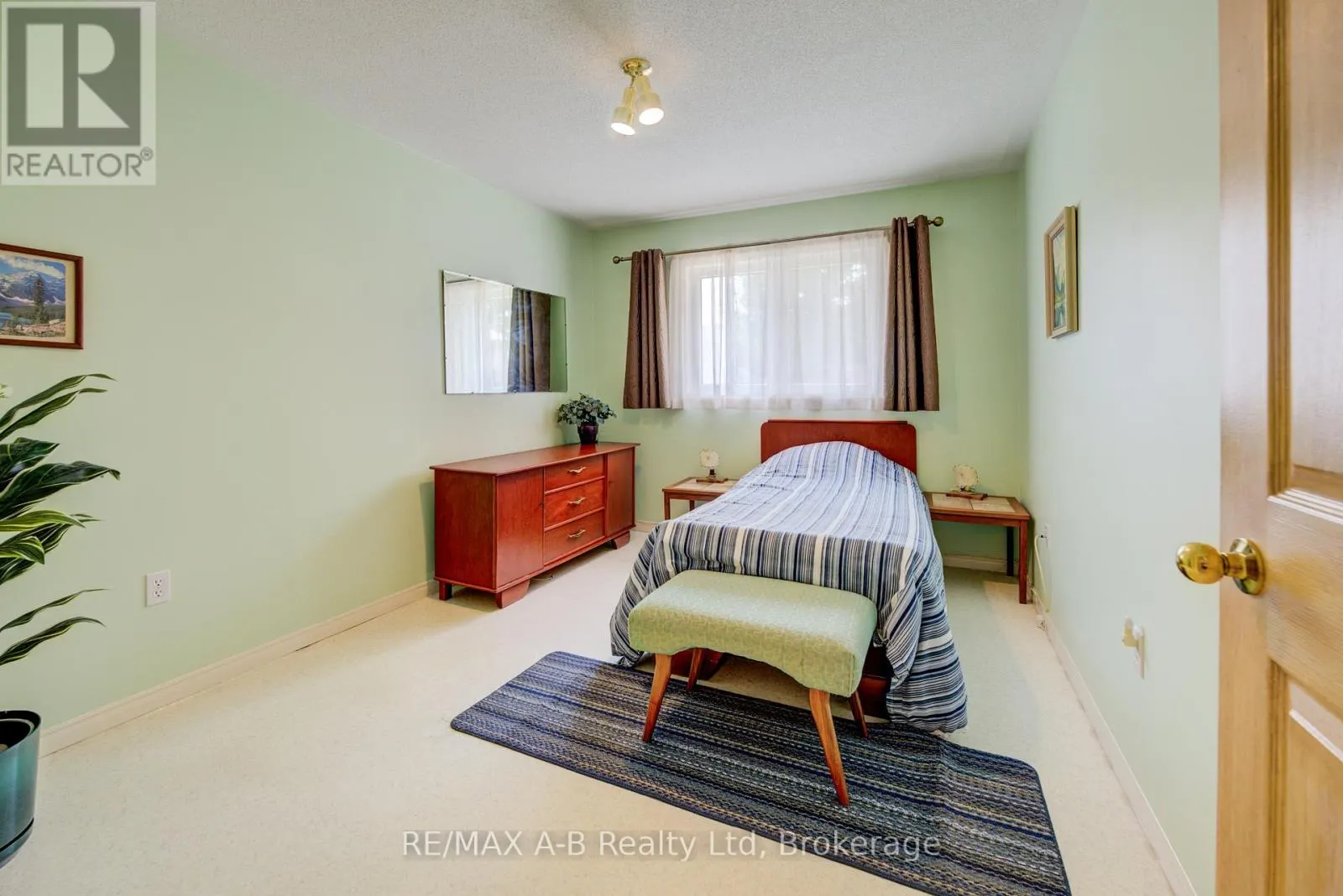 29 - 300 JOHN STREET S, #29