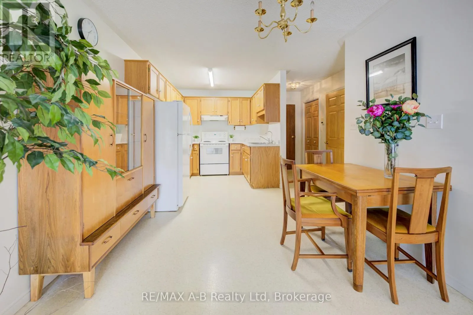 29 - 300 JOHN STREET S, #29