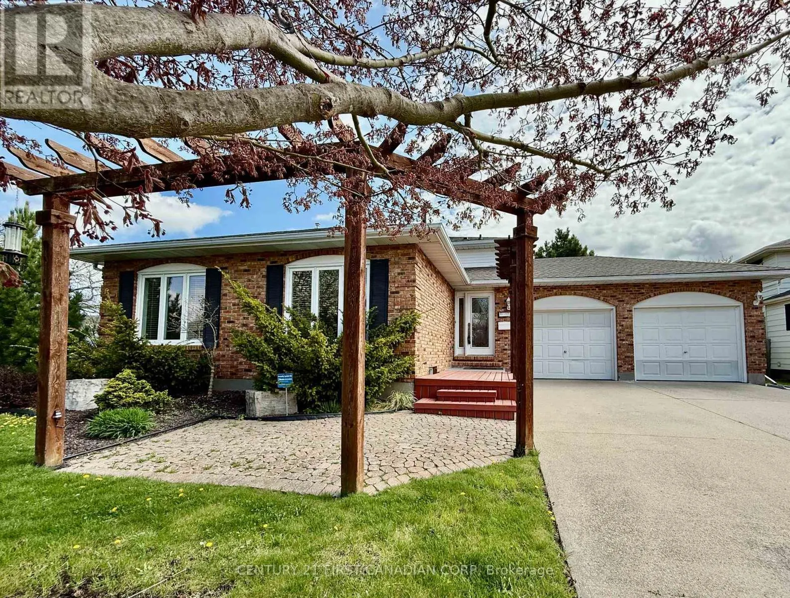 100 HASTINGS CRESCENT