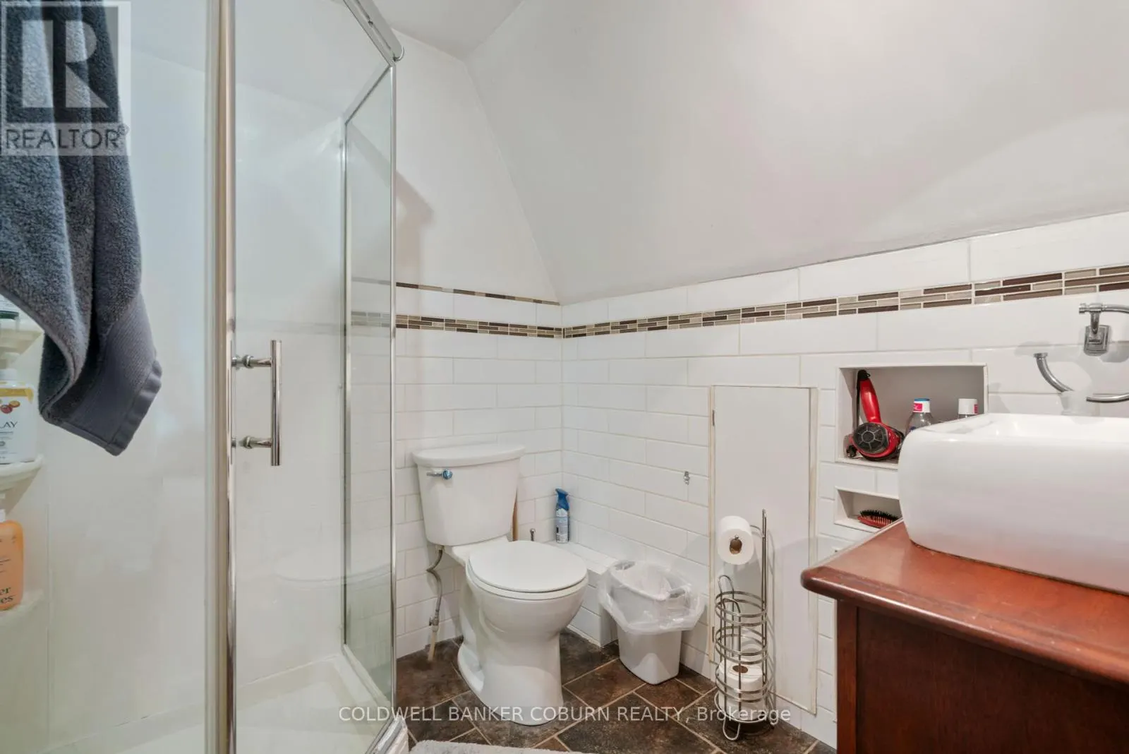 176 PEARL STREET W