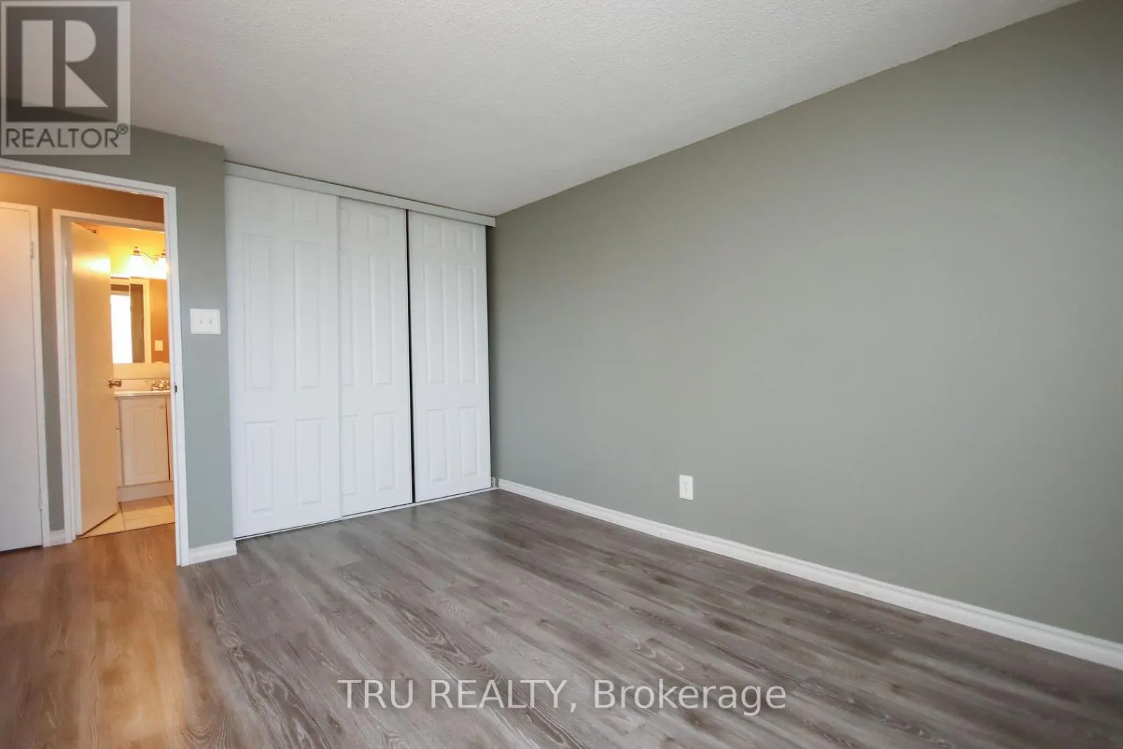 1604 - 1081 AMBLESIDE DRIVE
