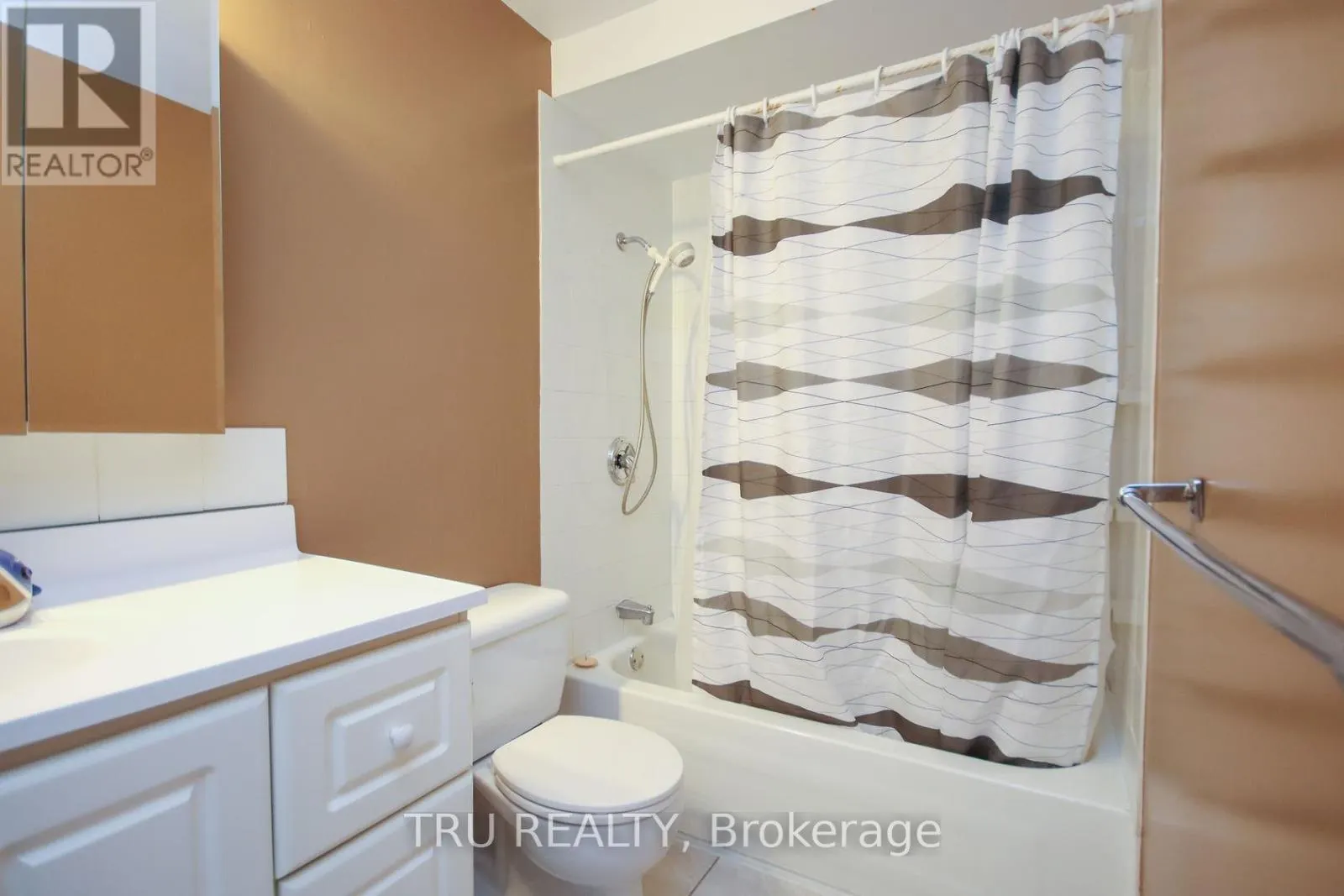 1604 - 1081 AMBLESIDE DRIVE