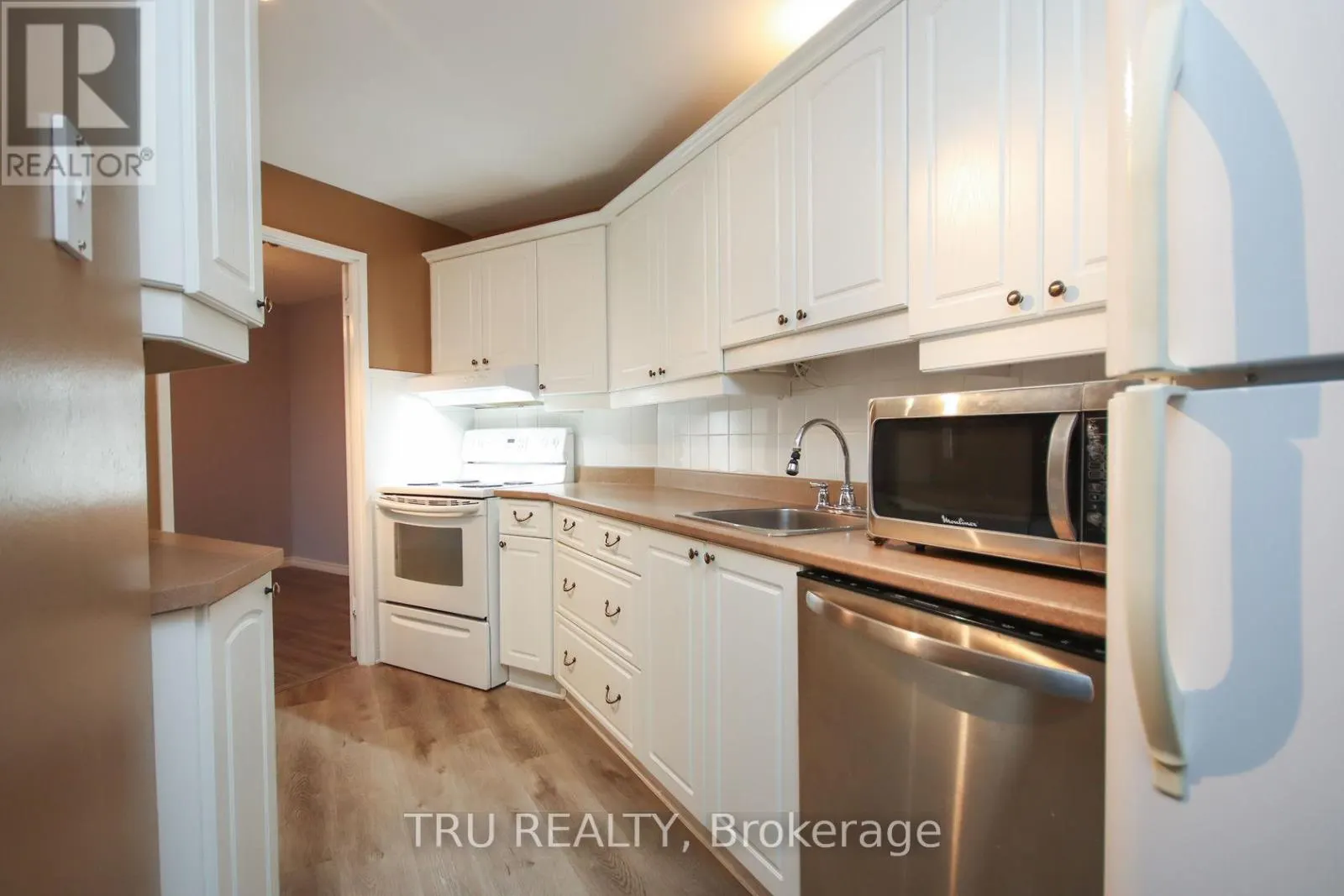 1604 - 1081 AMBLESIDE DRIVE