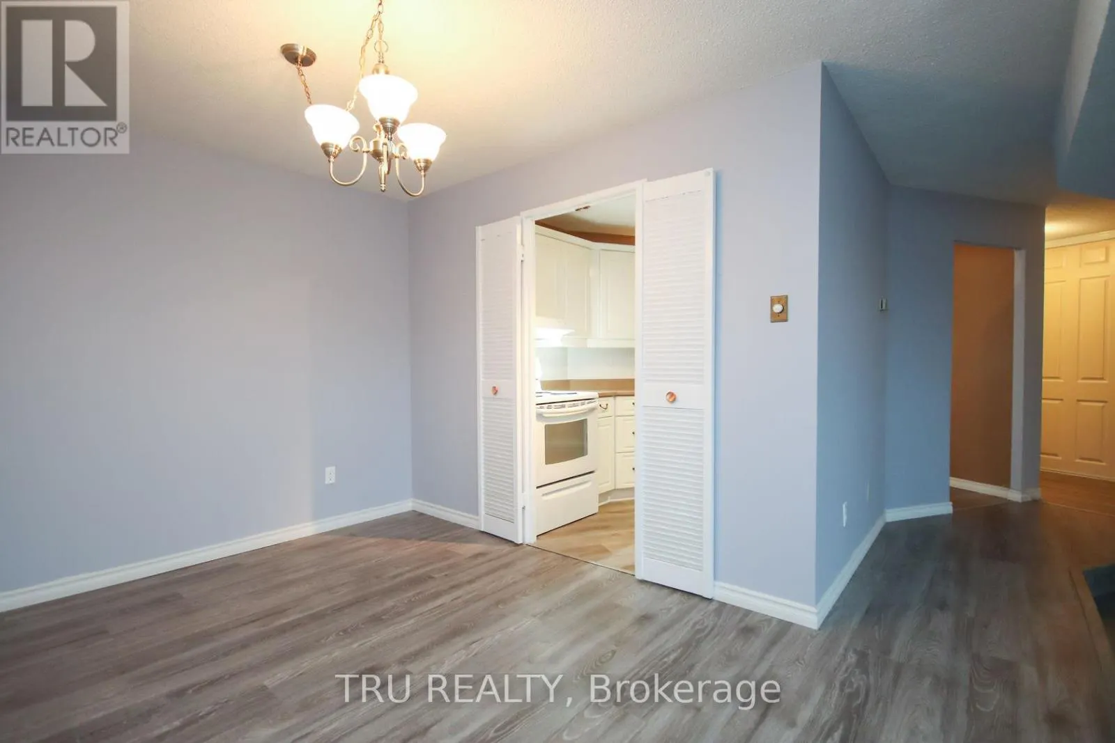 1604 - 1081 AMBLESIDE DRIVE