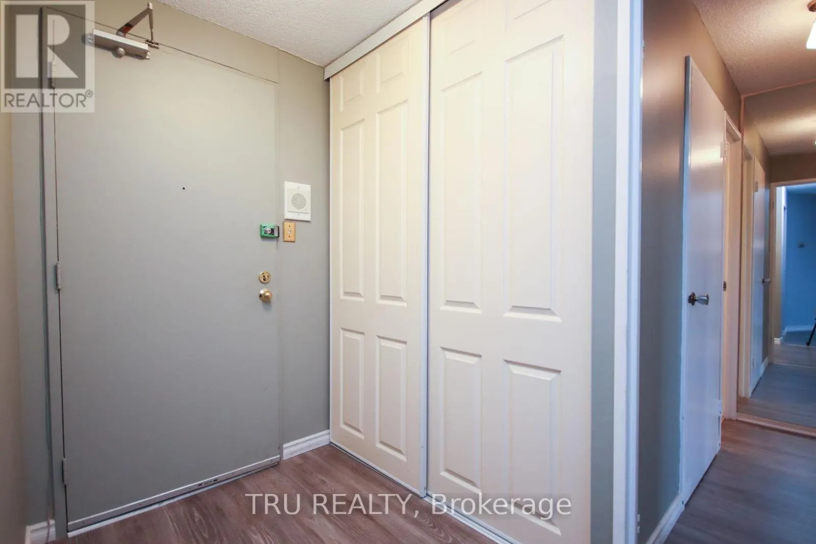 1604 - 1081 AMBLESIDE DRIVE