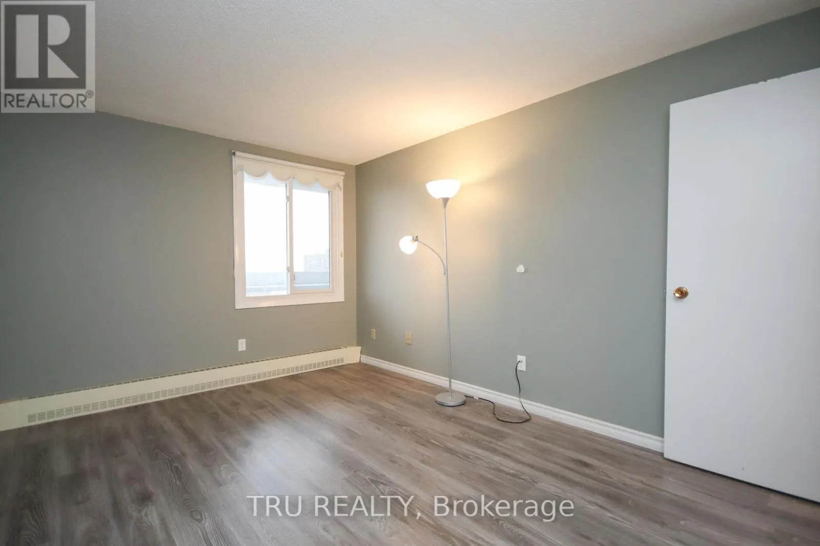1604 - 1081 AMBLESIDE DRIVE