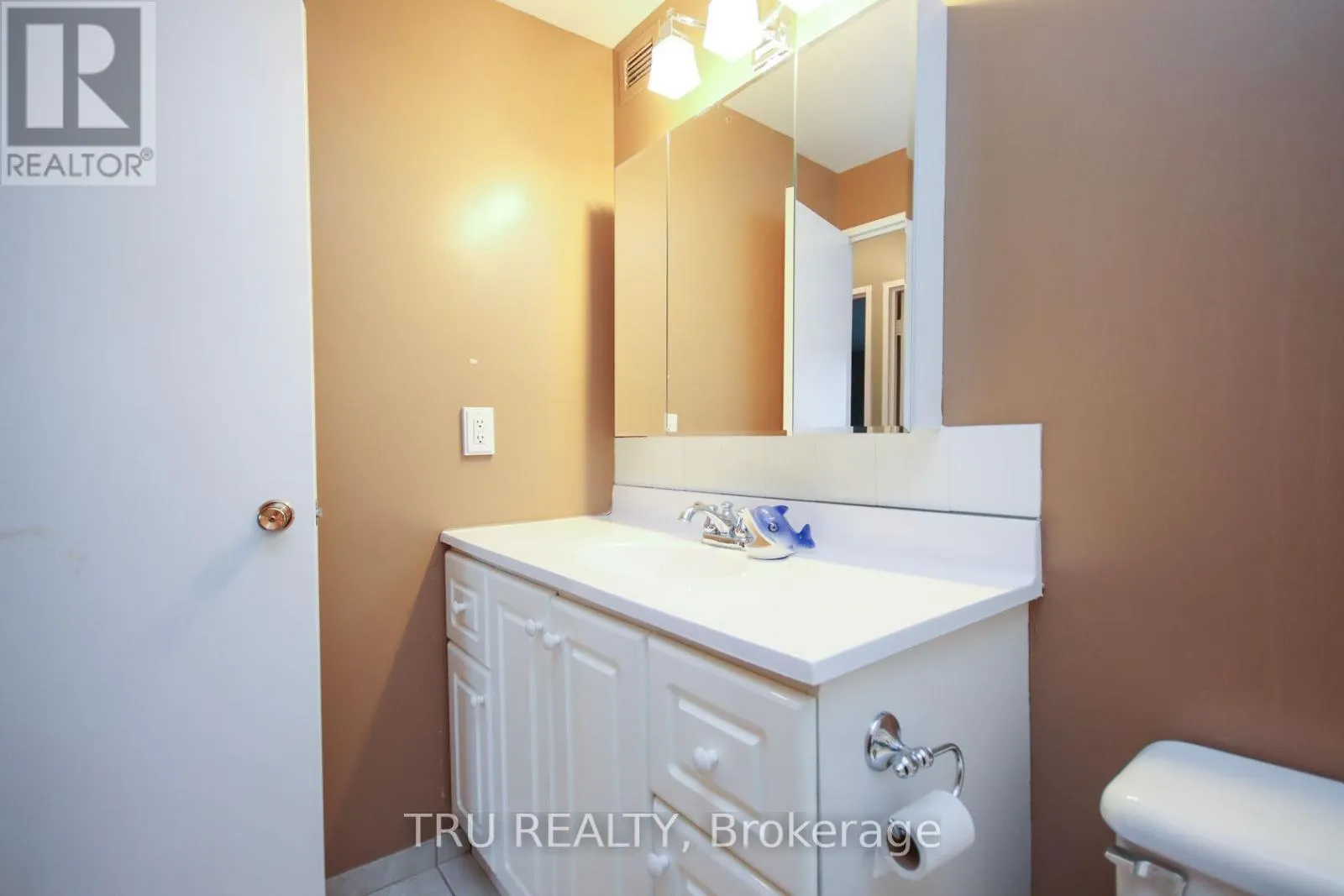 1604 - 1081 AMBLESIDE DRIVE