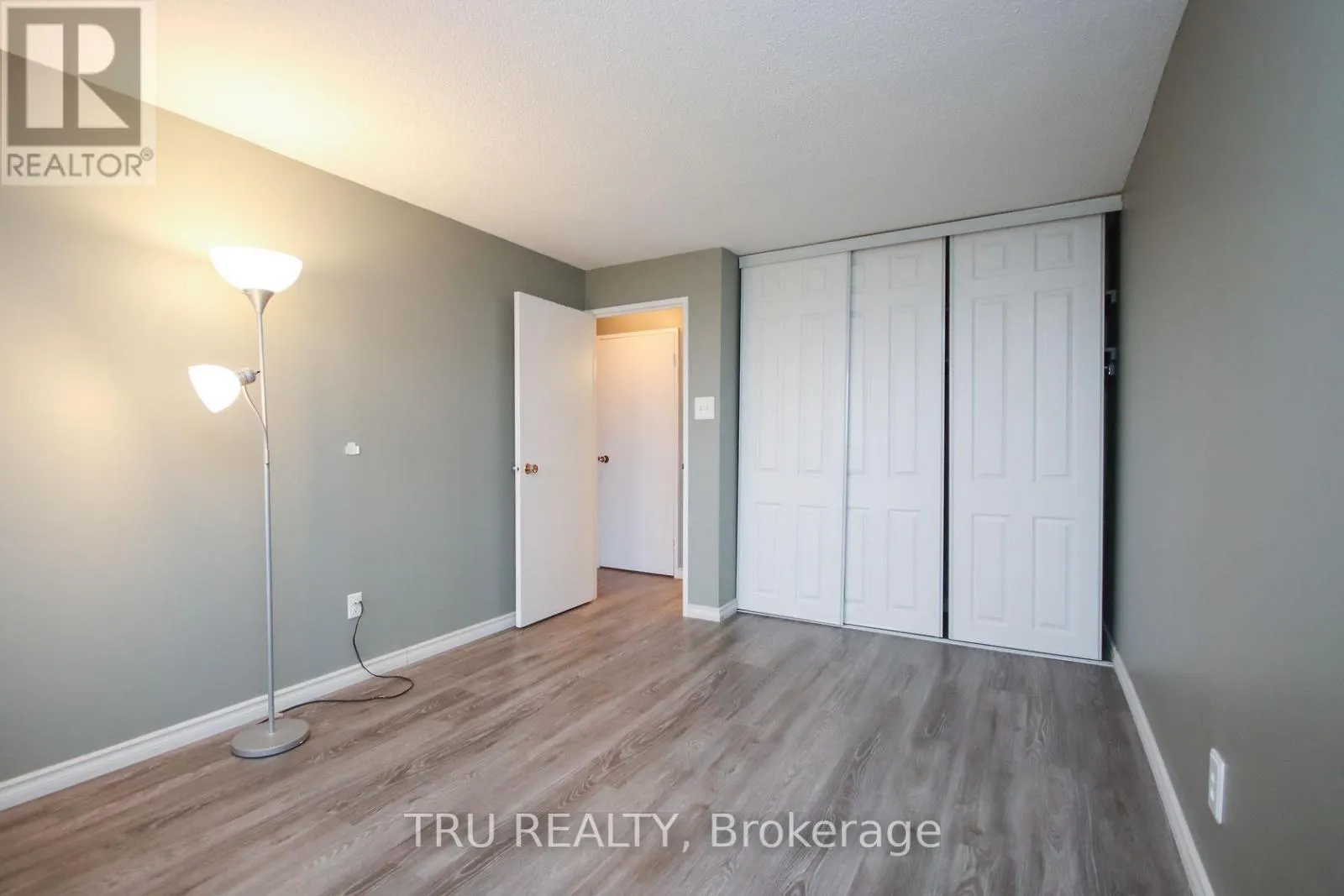 1604 - 1081 AMBLESIDE DRIVE