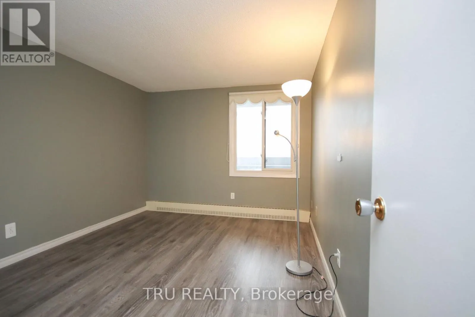 1604 - 1081 AMBLESIDE DRIVE