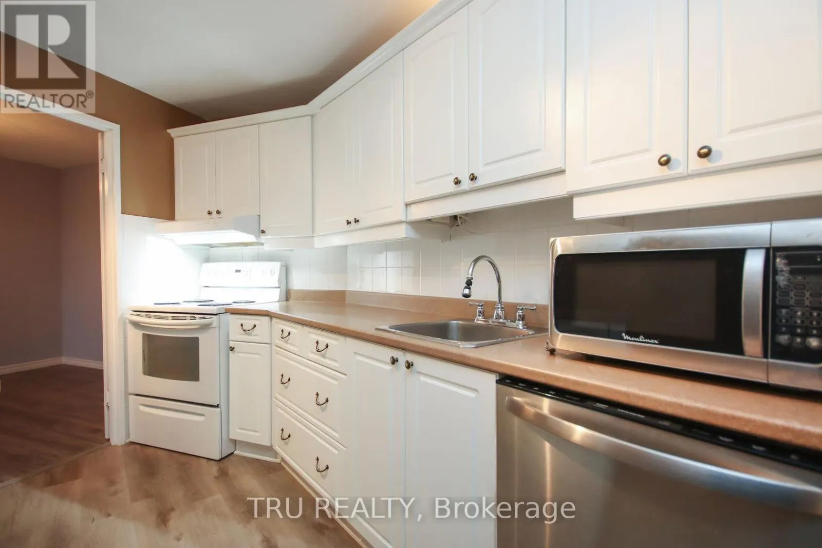 1604 - 1081 AMBLESIDE DRIVE