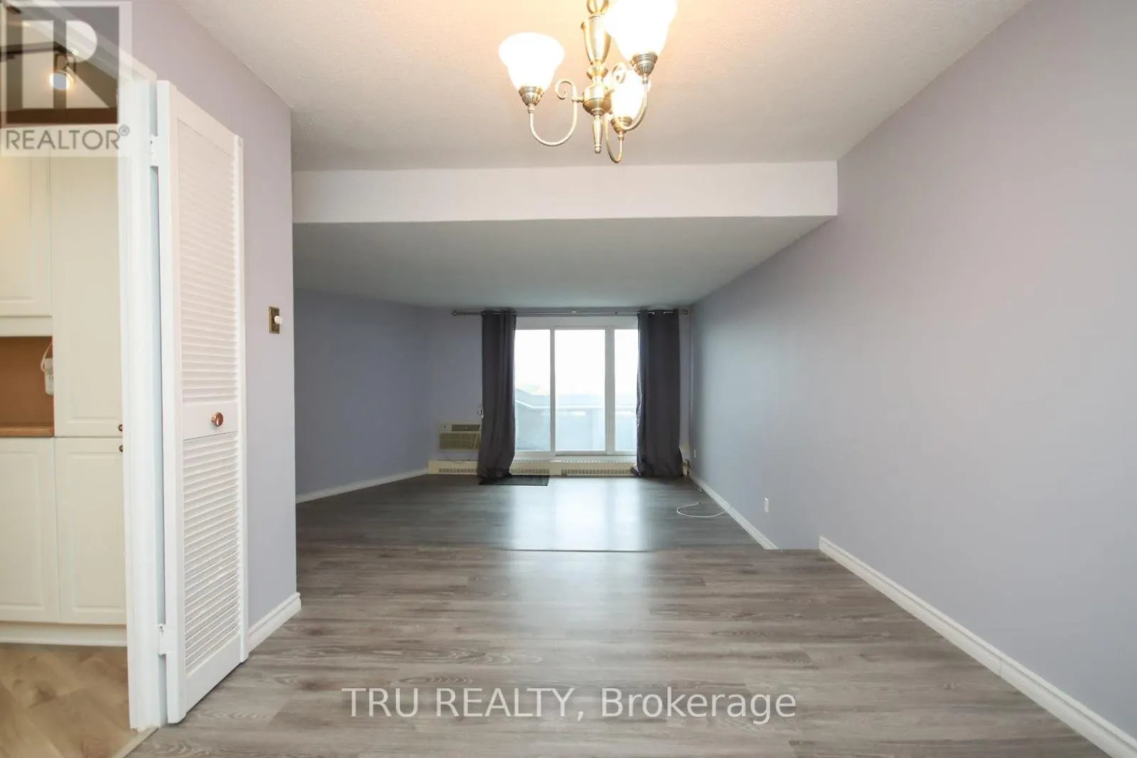 1604 - 1081 AMBLESIDE DRIVE
