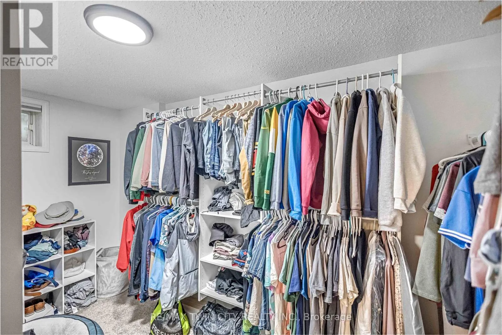27 CANDLEWOOD DRIVE