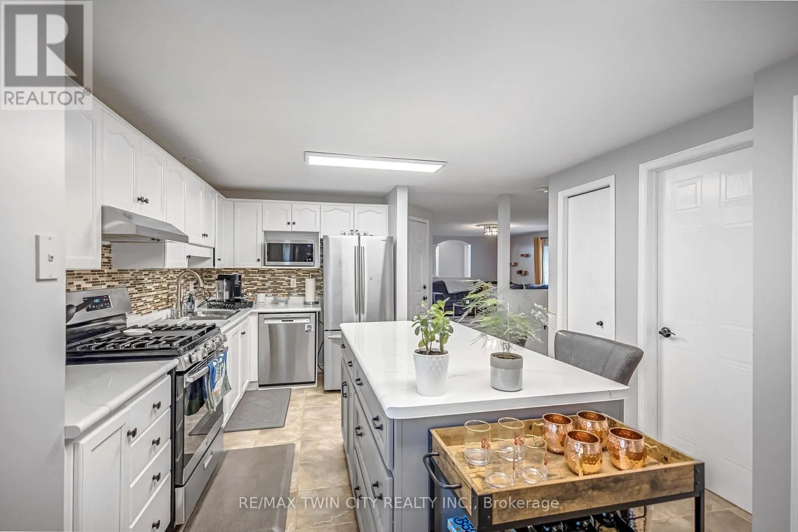 27 CANDLEWOOD DRIVE