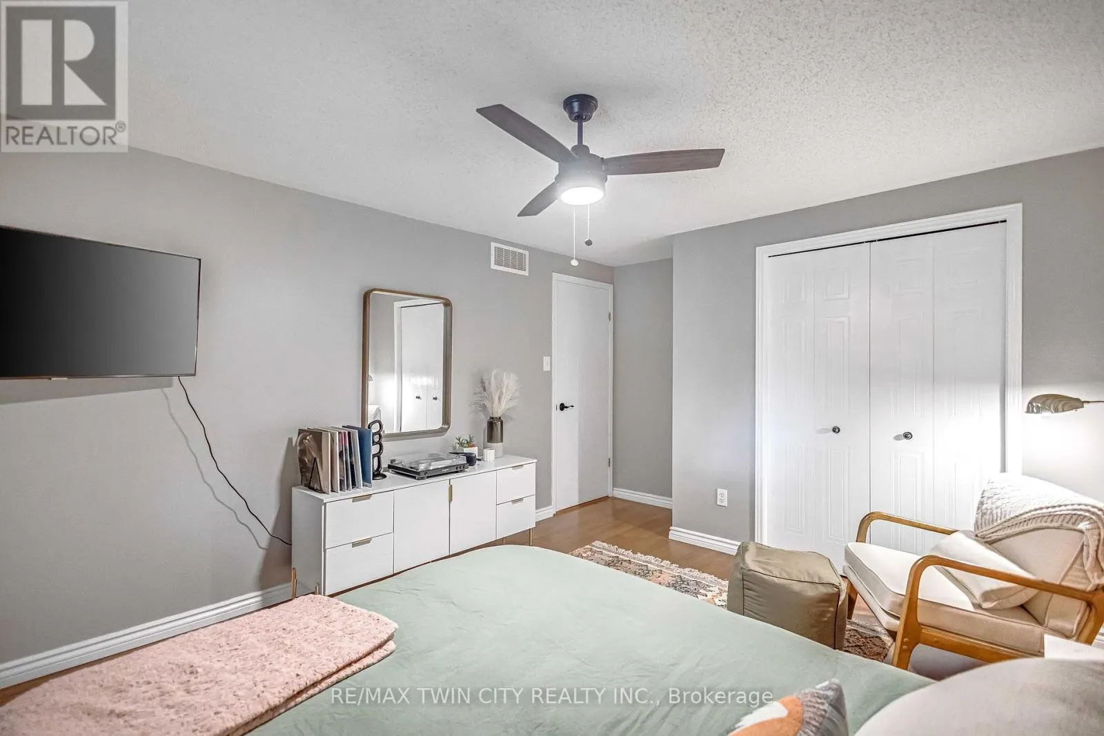 27 CANDLEWOOD DRIVE