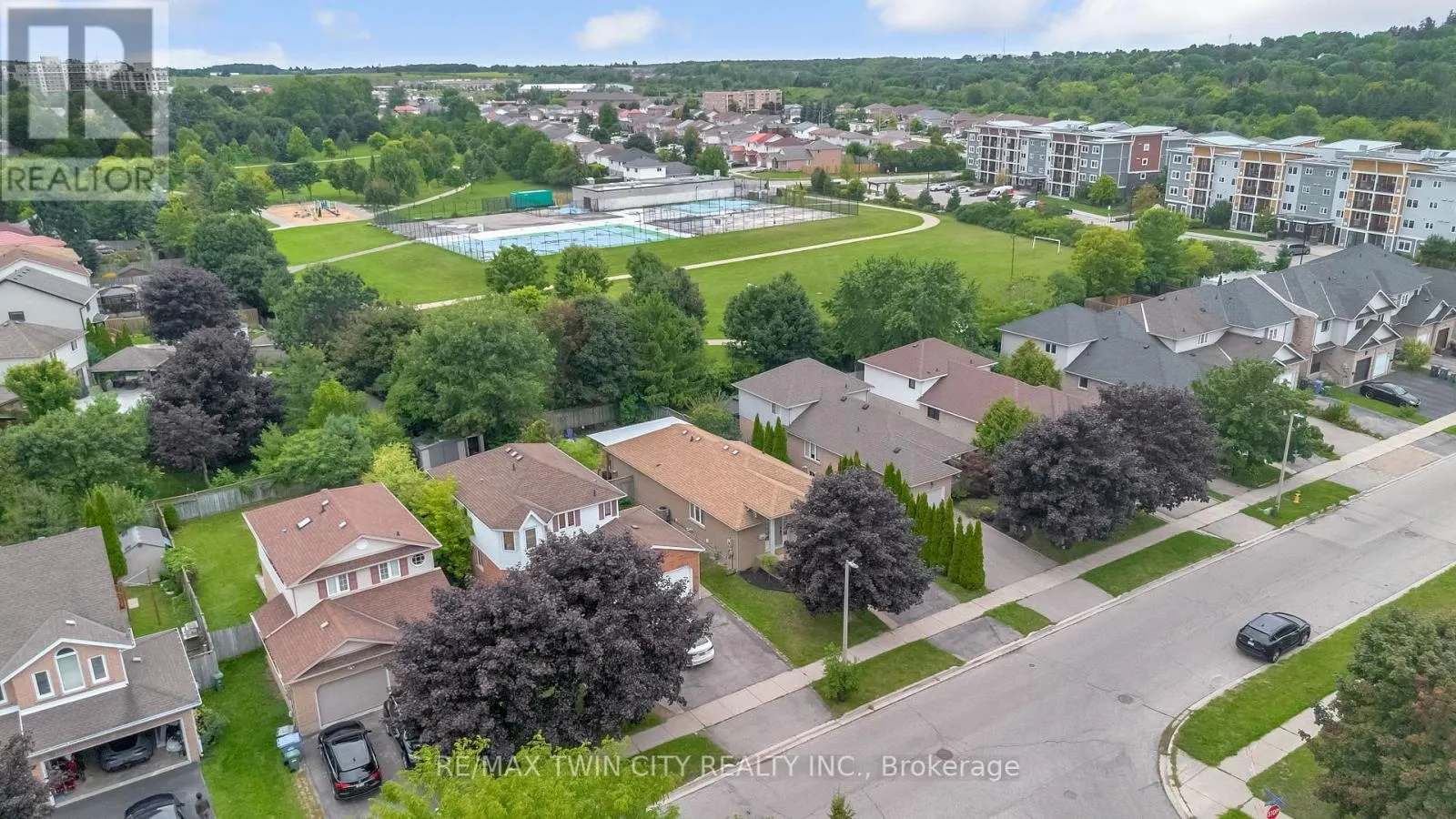 27 CANDLEWOOD DRIVE