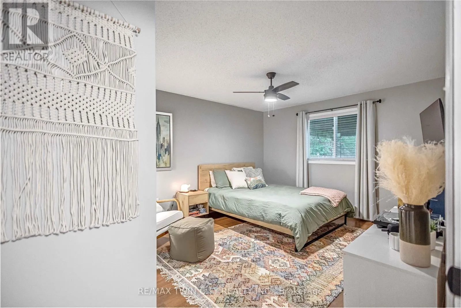 27 CANDLEWOOD DRIVE