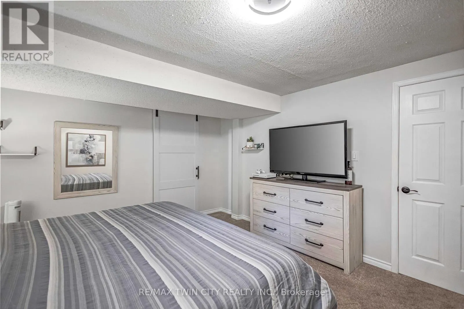 27 CANDLEWOOD DRIVE