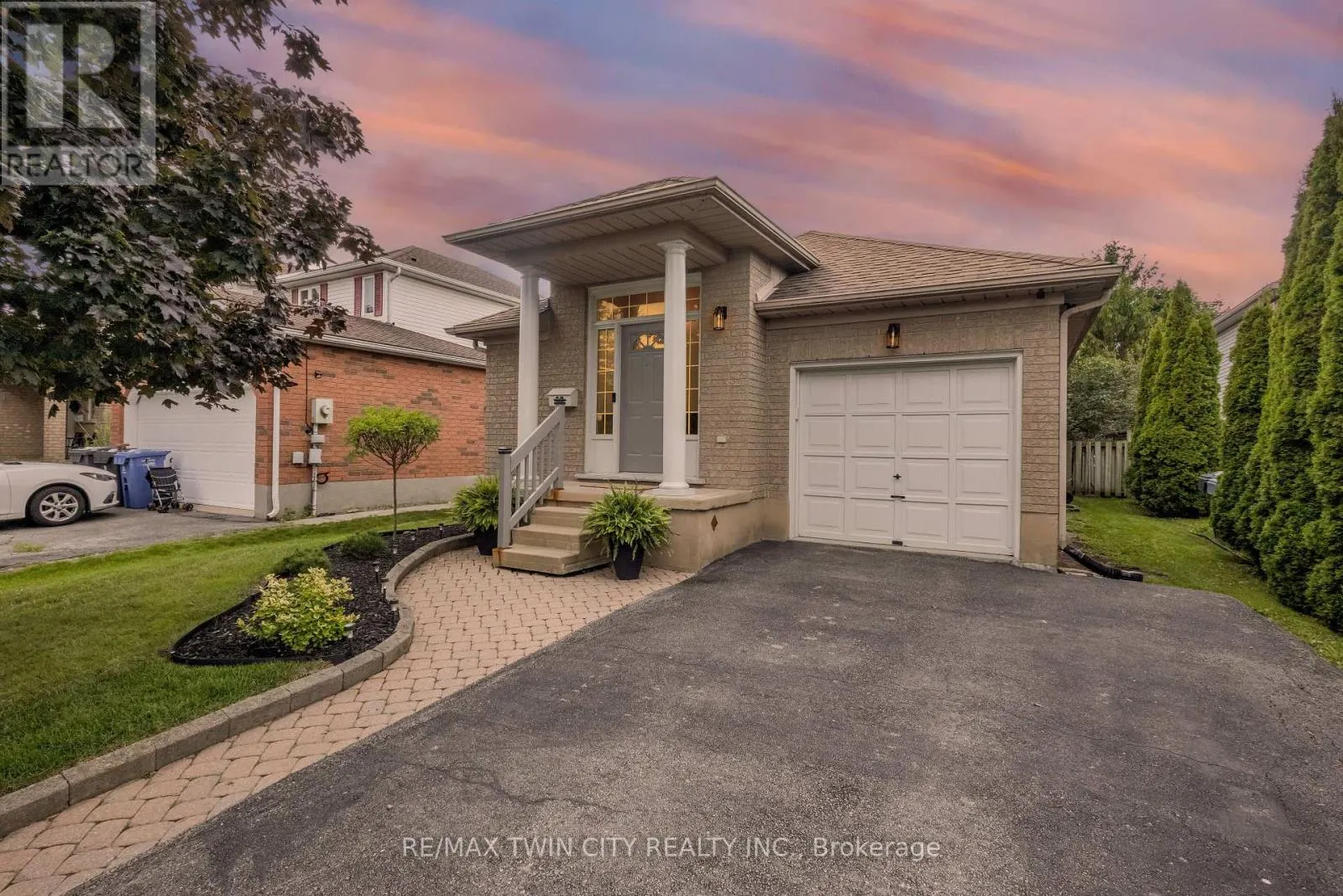 27 CANDLEWOOD DRIVE