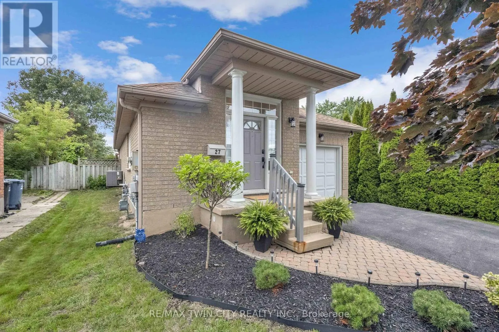 27 CANDLEWOOD DRIVE