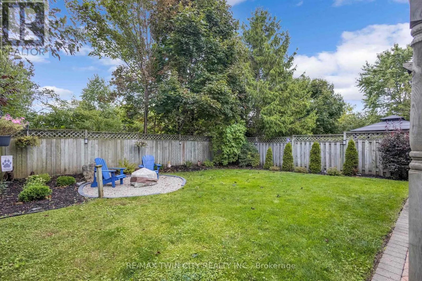 27 CANDLEWOOD DRIVE