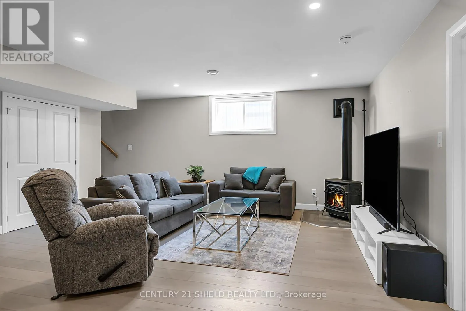 34 FORRESTER WAY