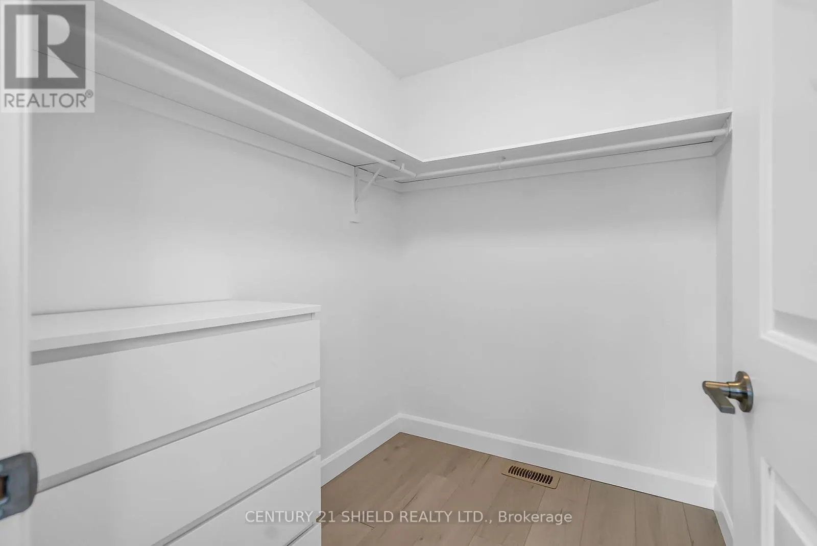 34 FORRESTER WAY