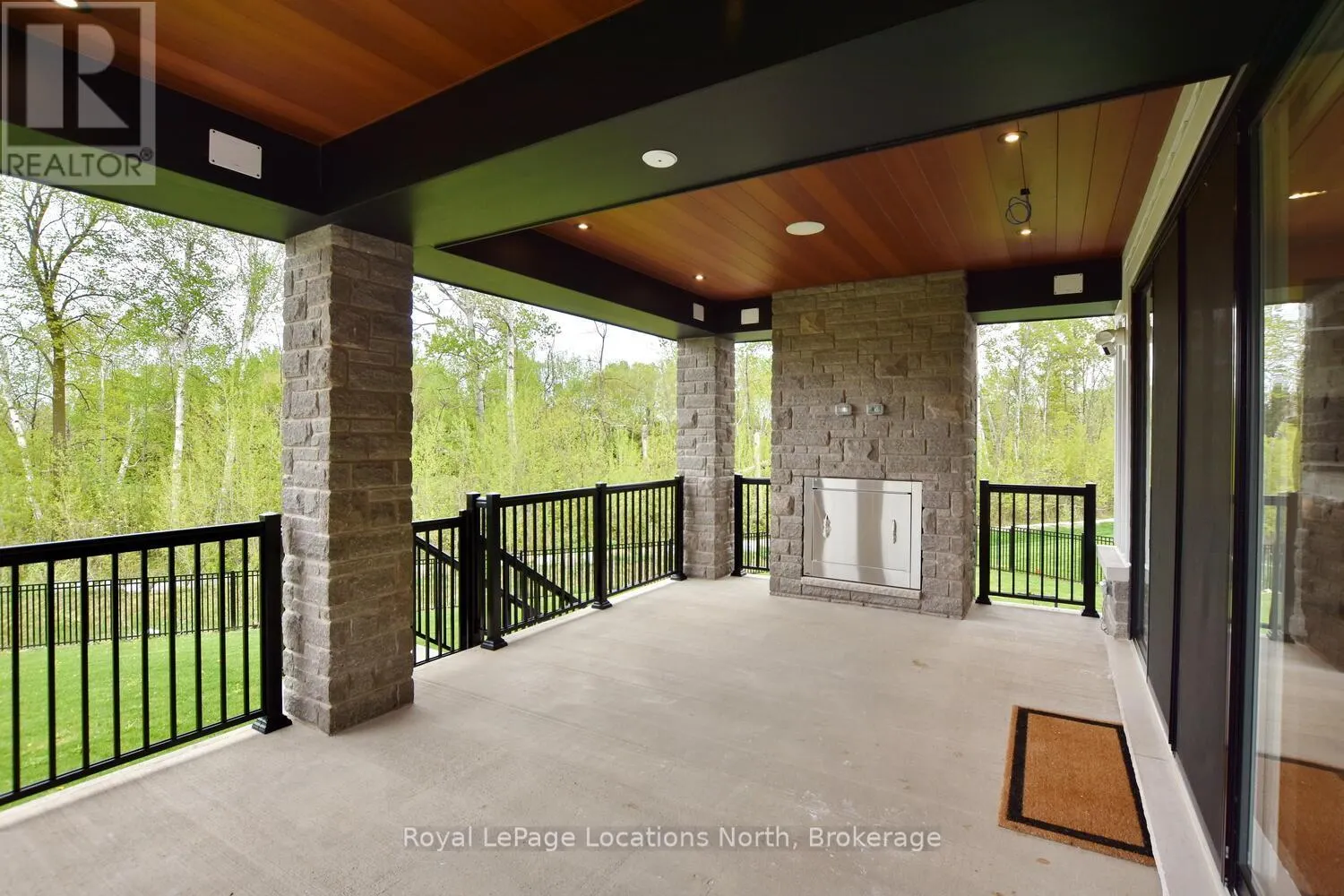 166 SPRINGSIDE CRESCENT