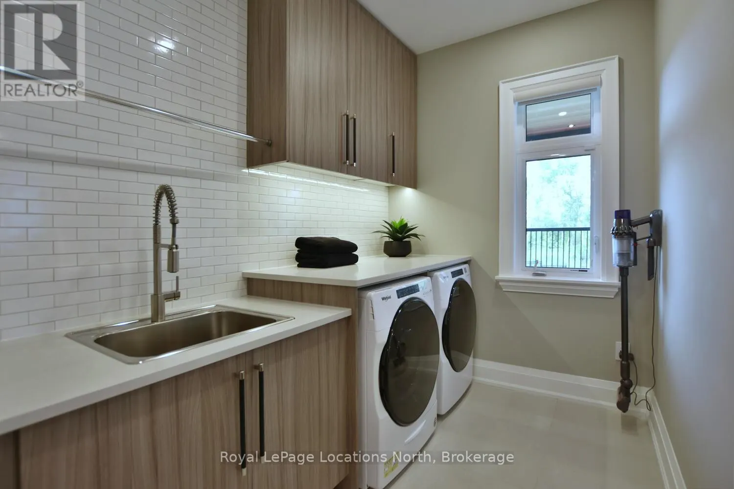 166 SPRINGSIDE CRESCENT