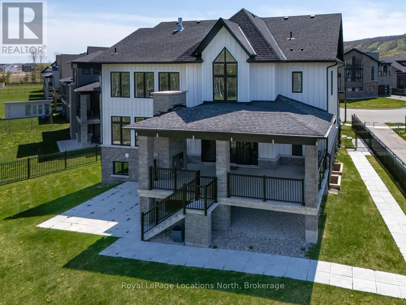 166 SPRINGSIDE CRESCENT
