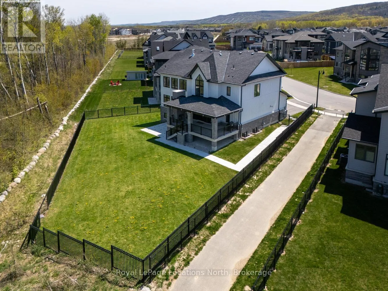 166 SPRINGSIDE CRESCENT