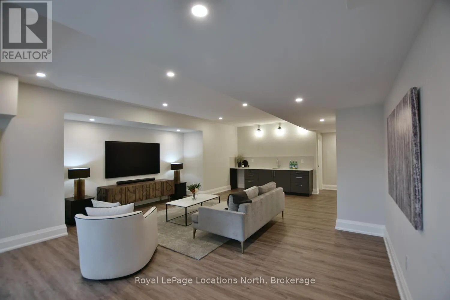 166 SPRINGSIDE CRESCENT