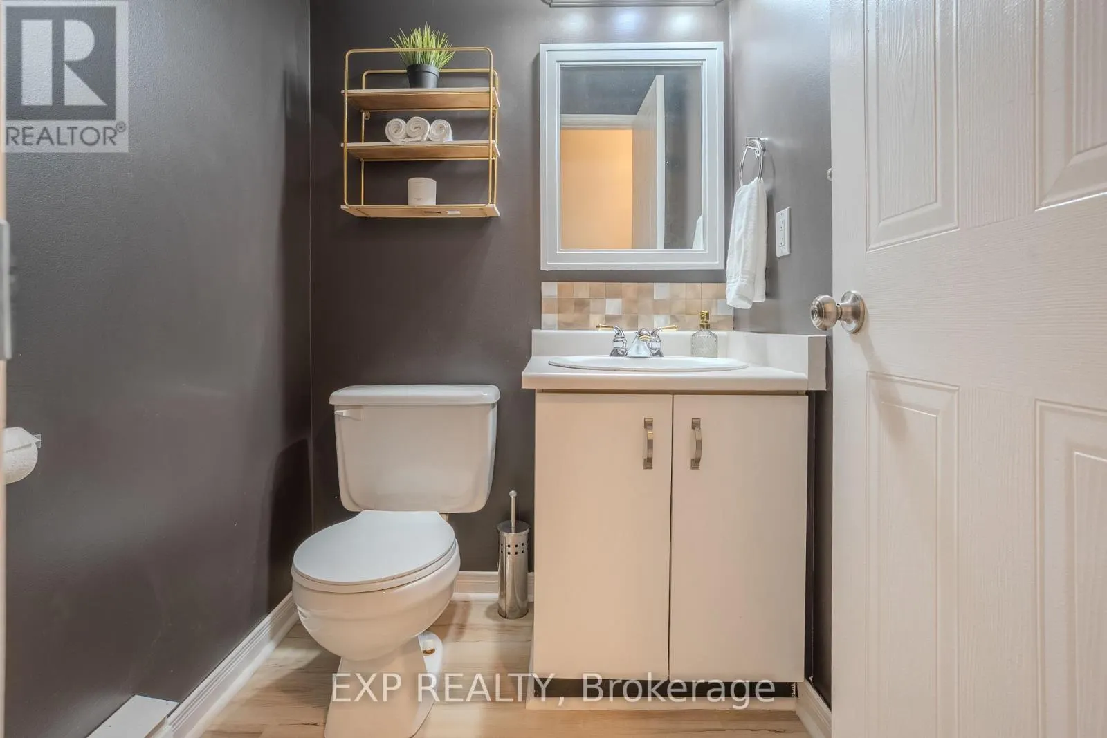 8 - 38 ELMA STREET, #8