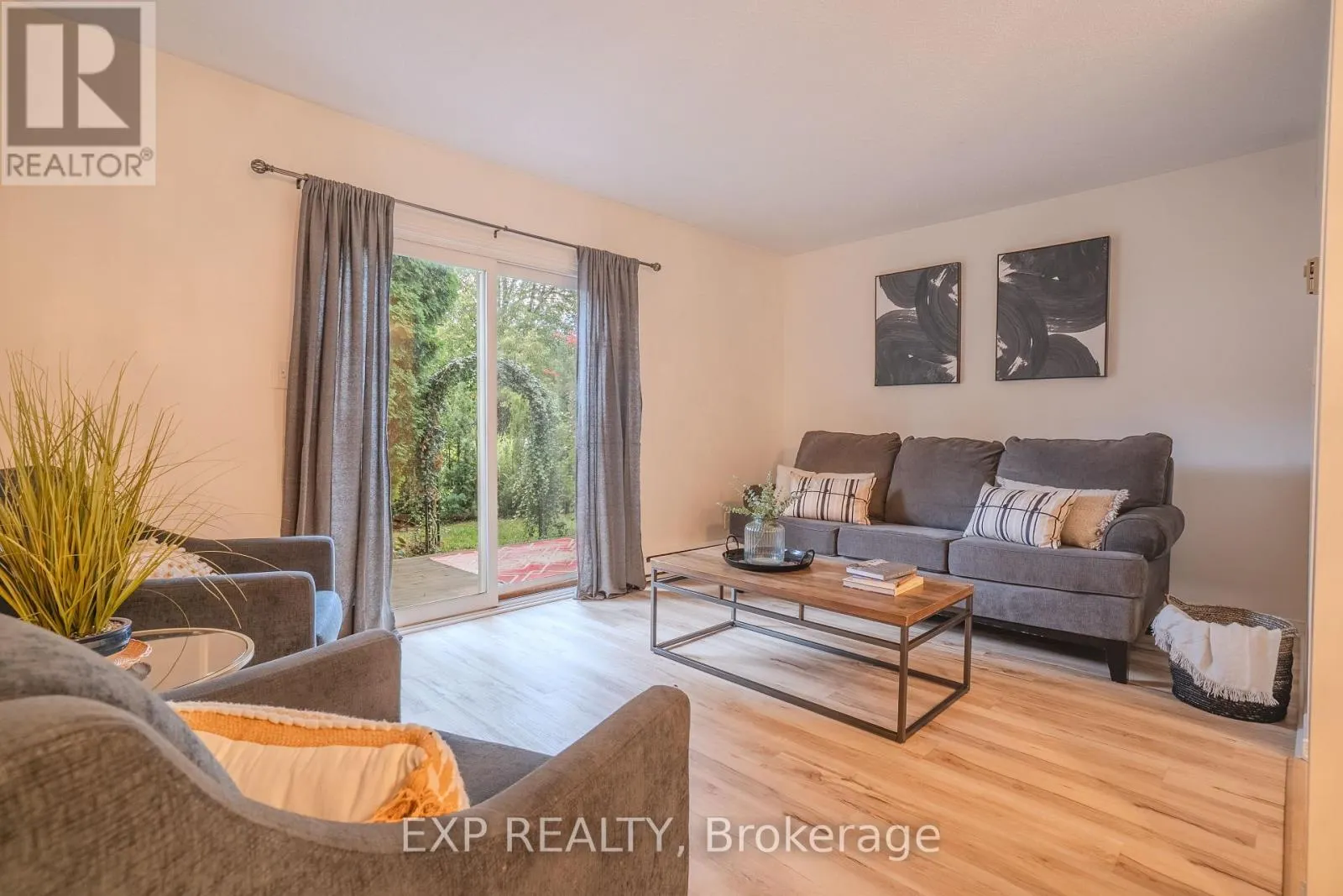8 - 38 ELMA STREET, #8