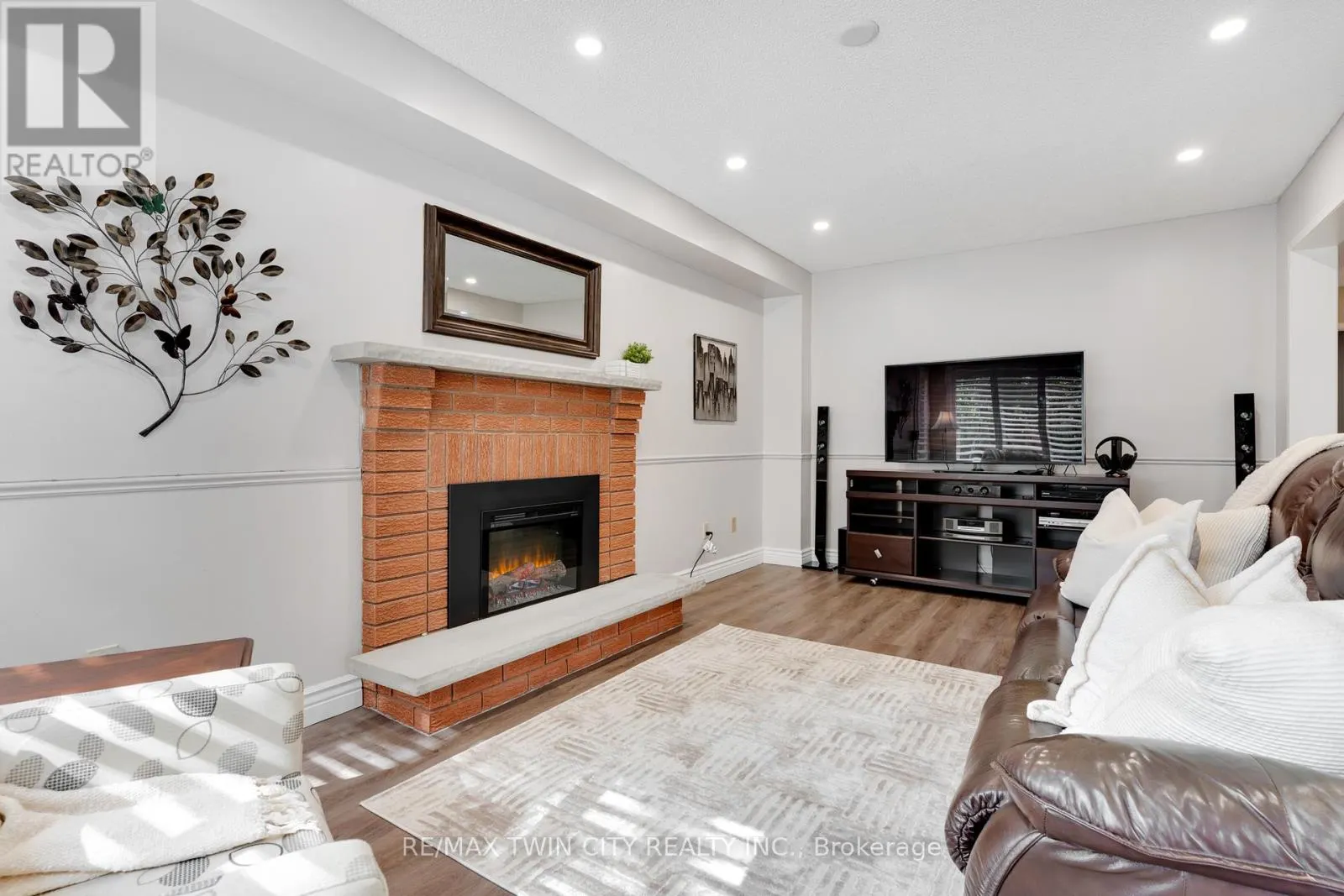20 ANGLEROCK DRIVE