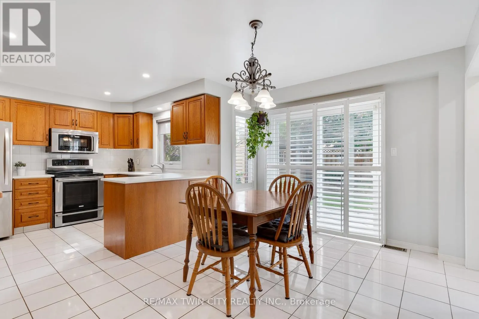 20 ANGLEROCK DRIVE