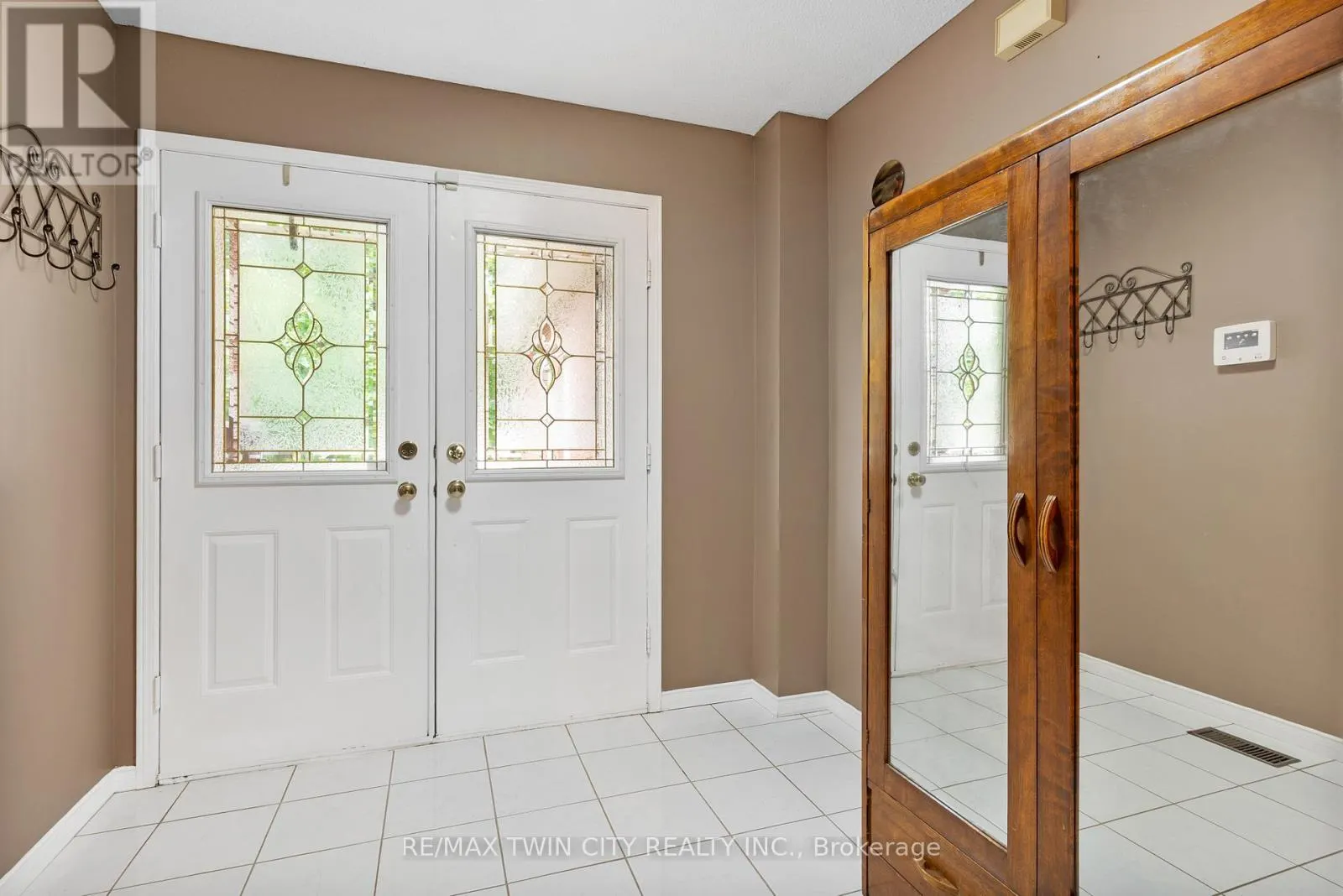 20 ANGLEROCK DRIVE