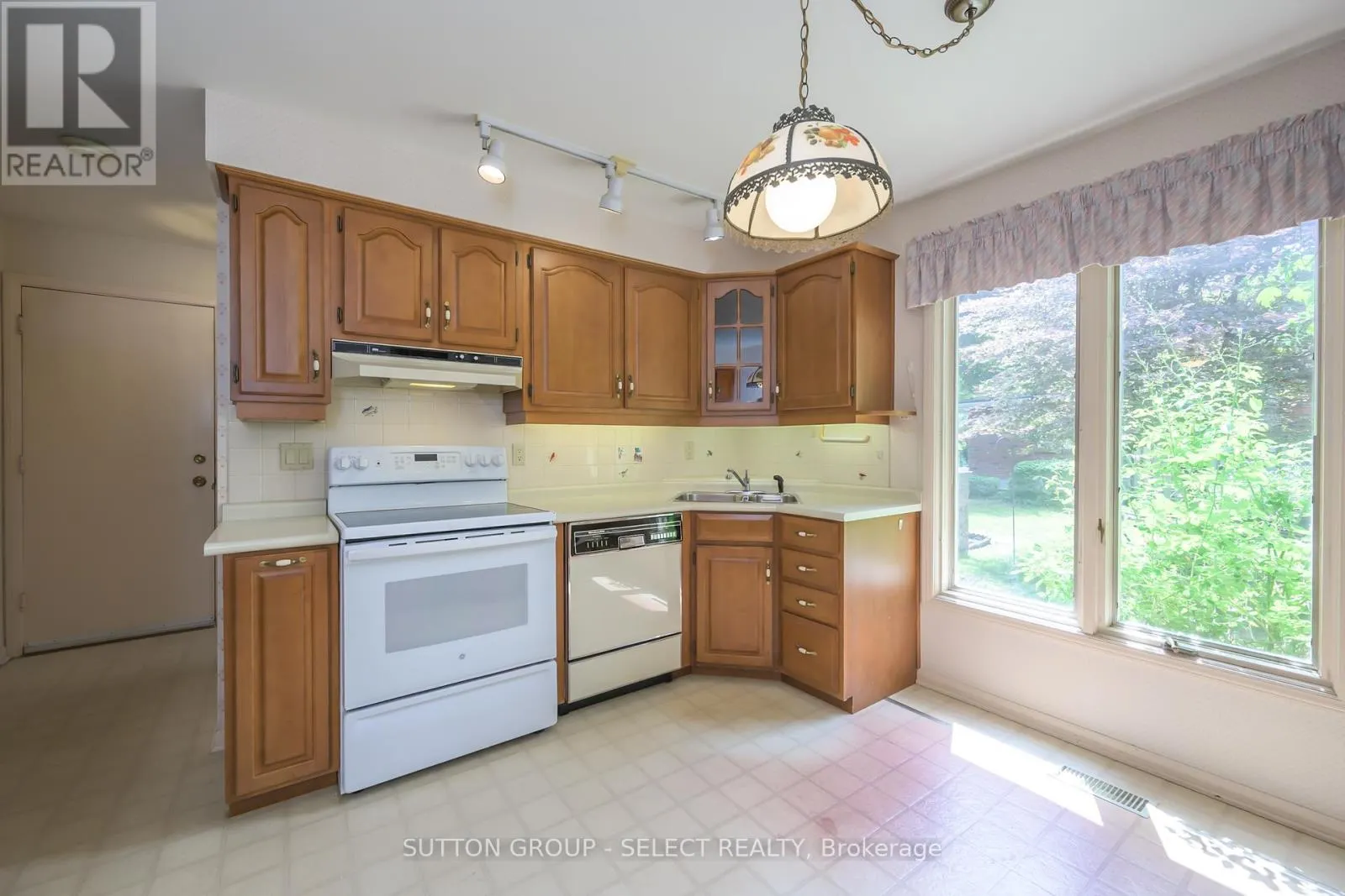 11 TANGLEWOOD AVENUE