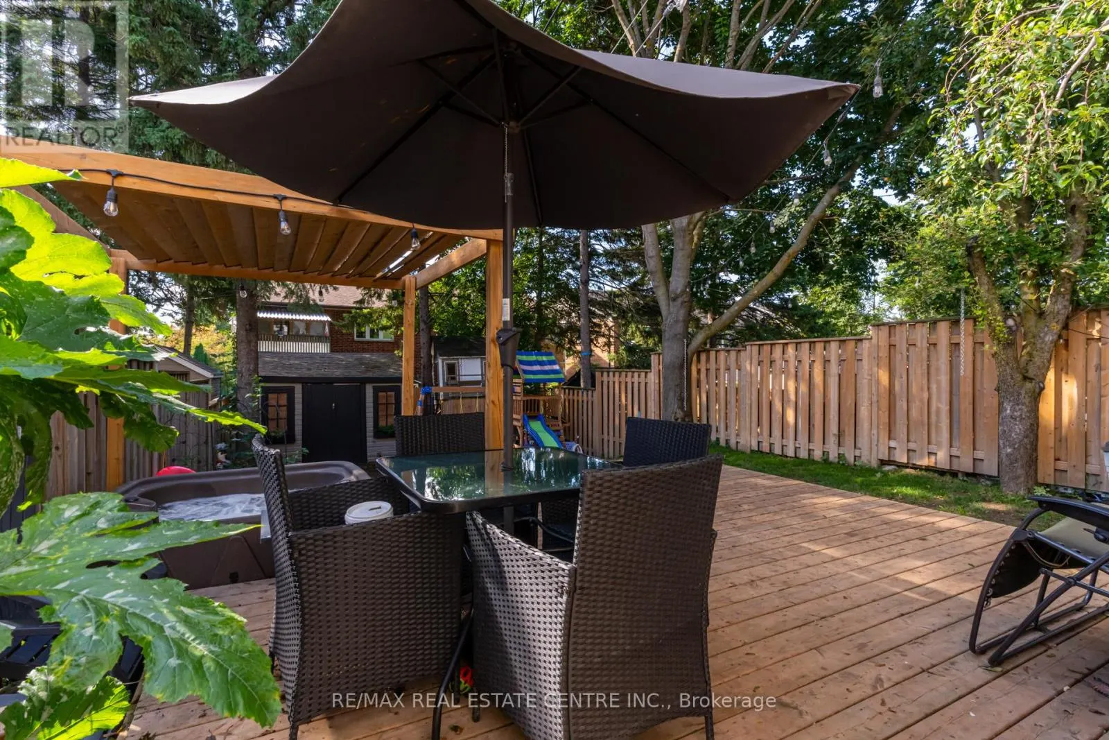 521 PINEVIEW GARDENS