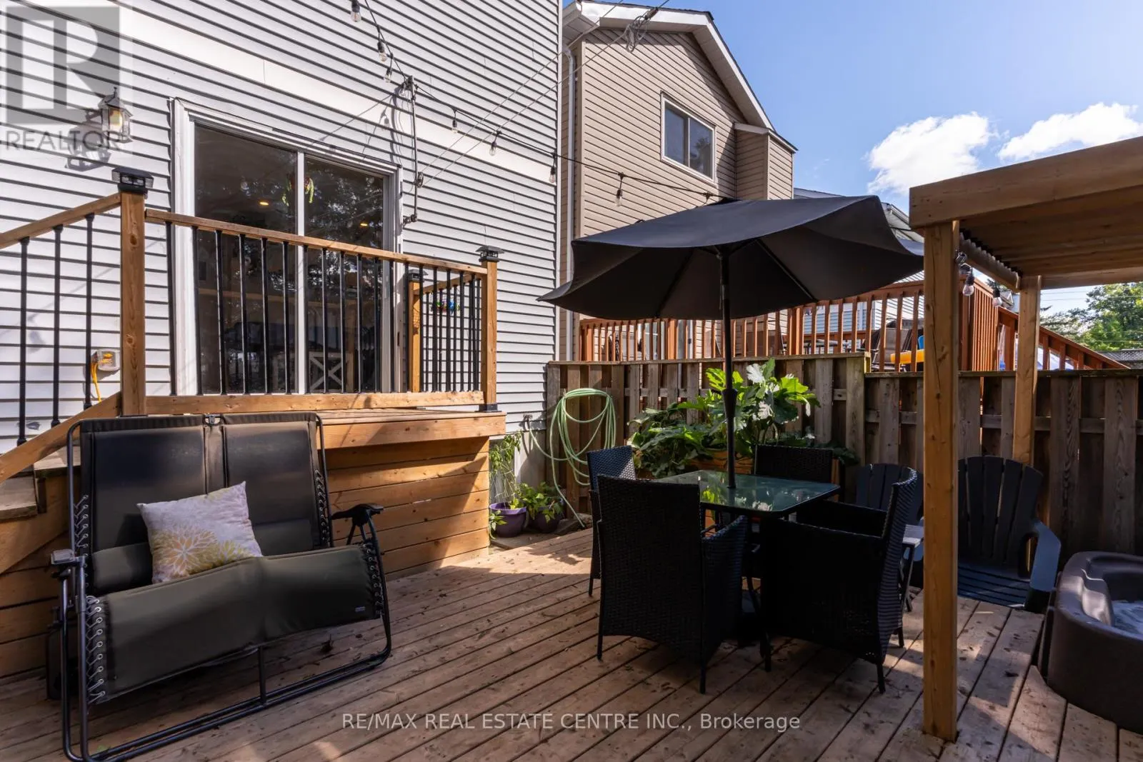 521 PINEVIEW GARDENS