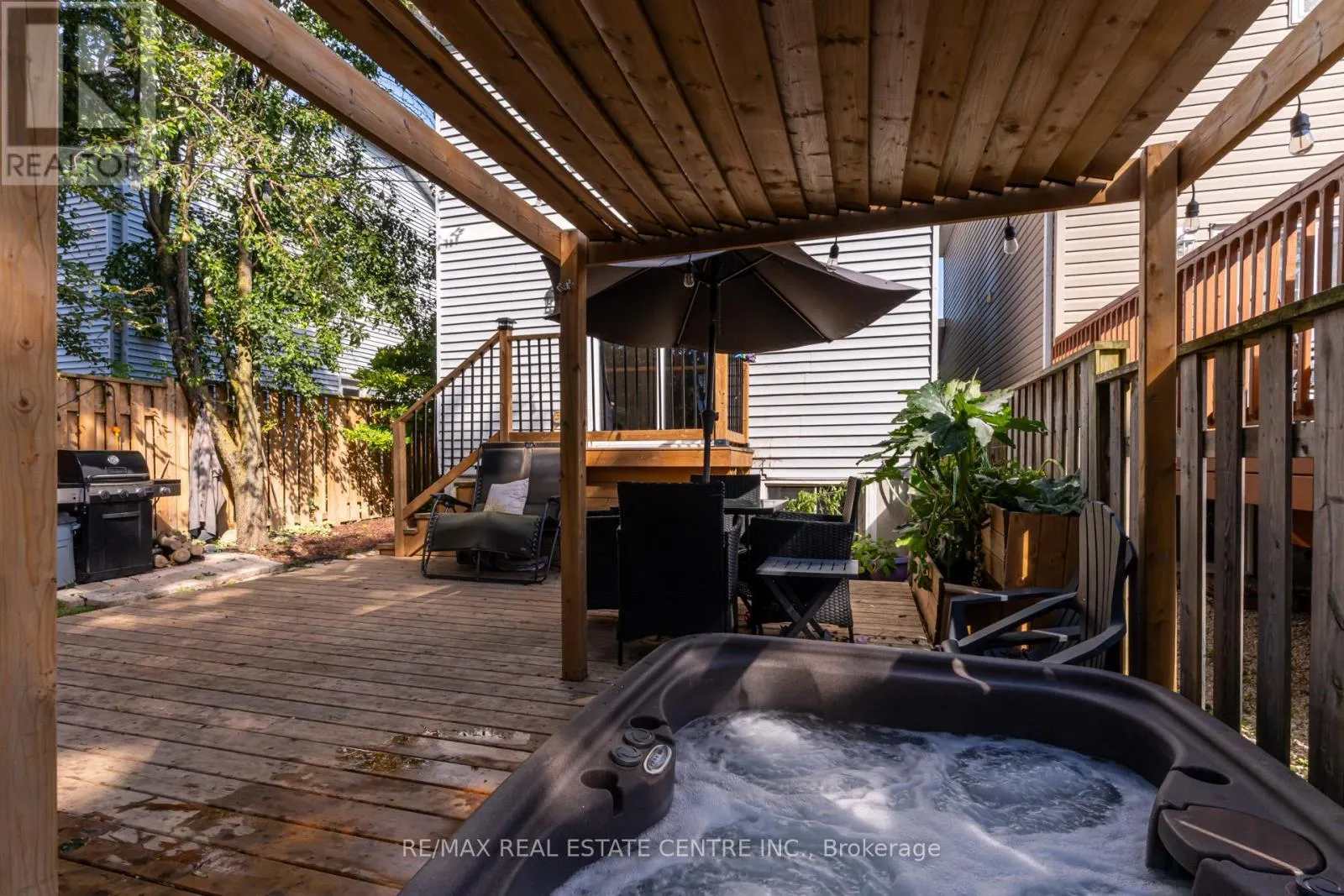 521 PINEVIEW GARDENS