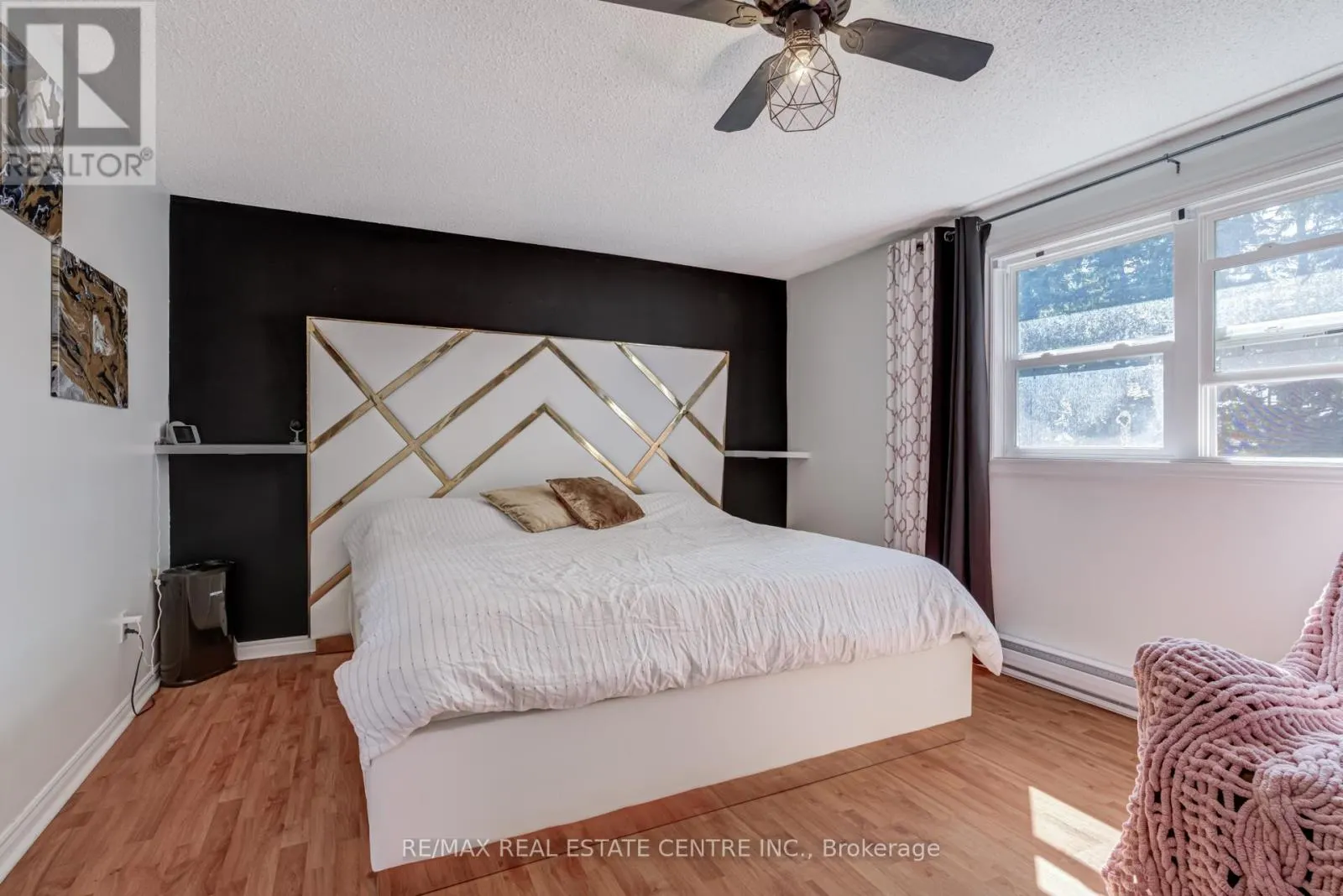 521 PINEVIEW GARDENS