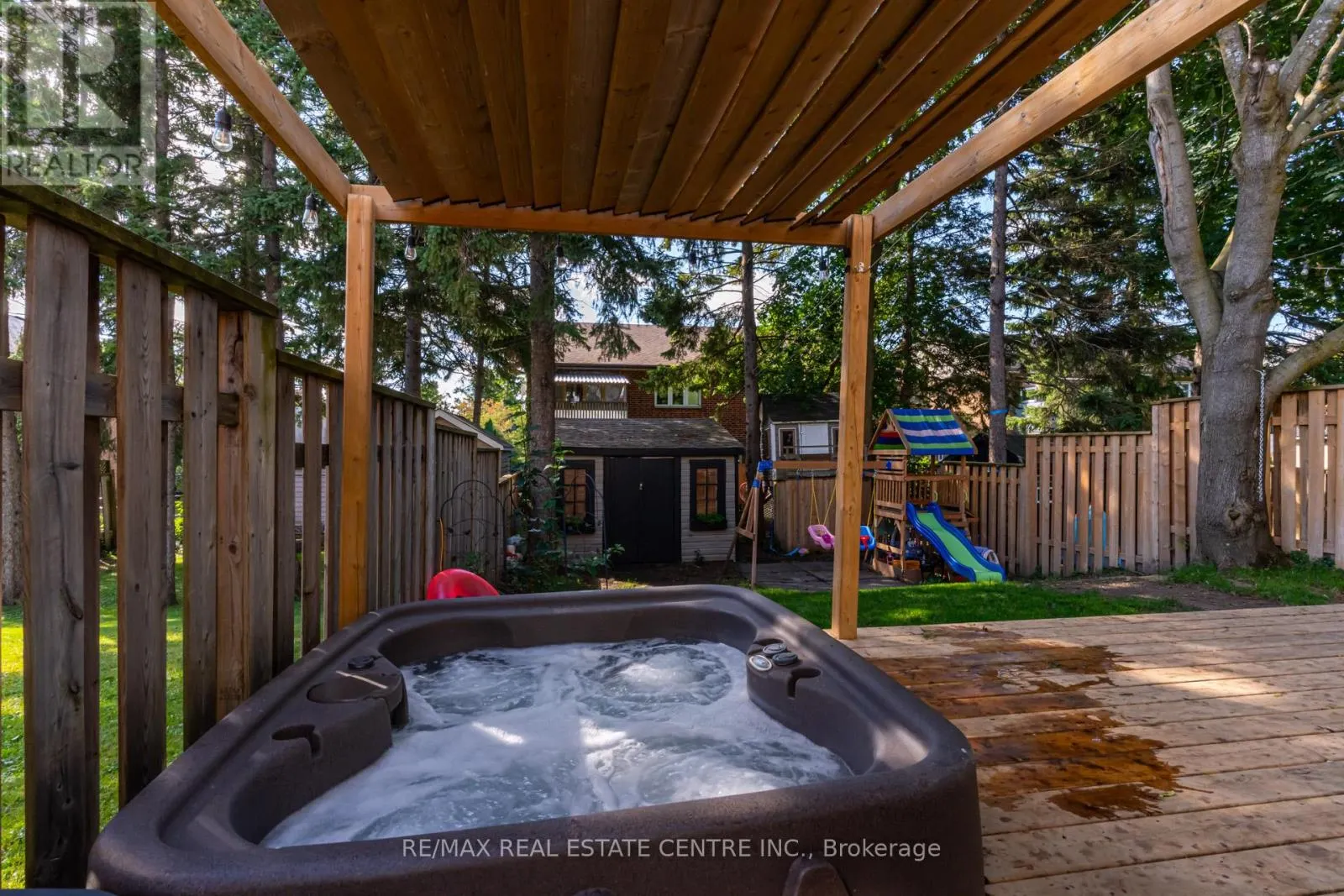 521 PINEVIEW GARDENS