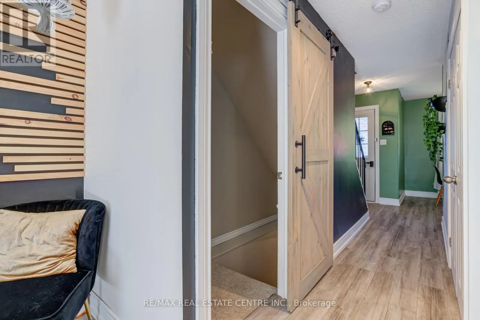 521 PINEVIEW GARDENS