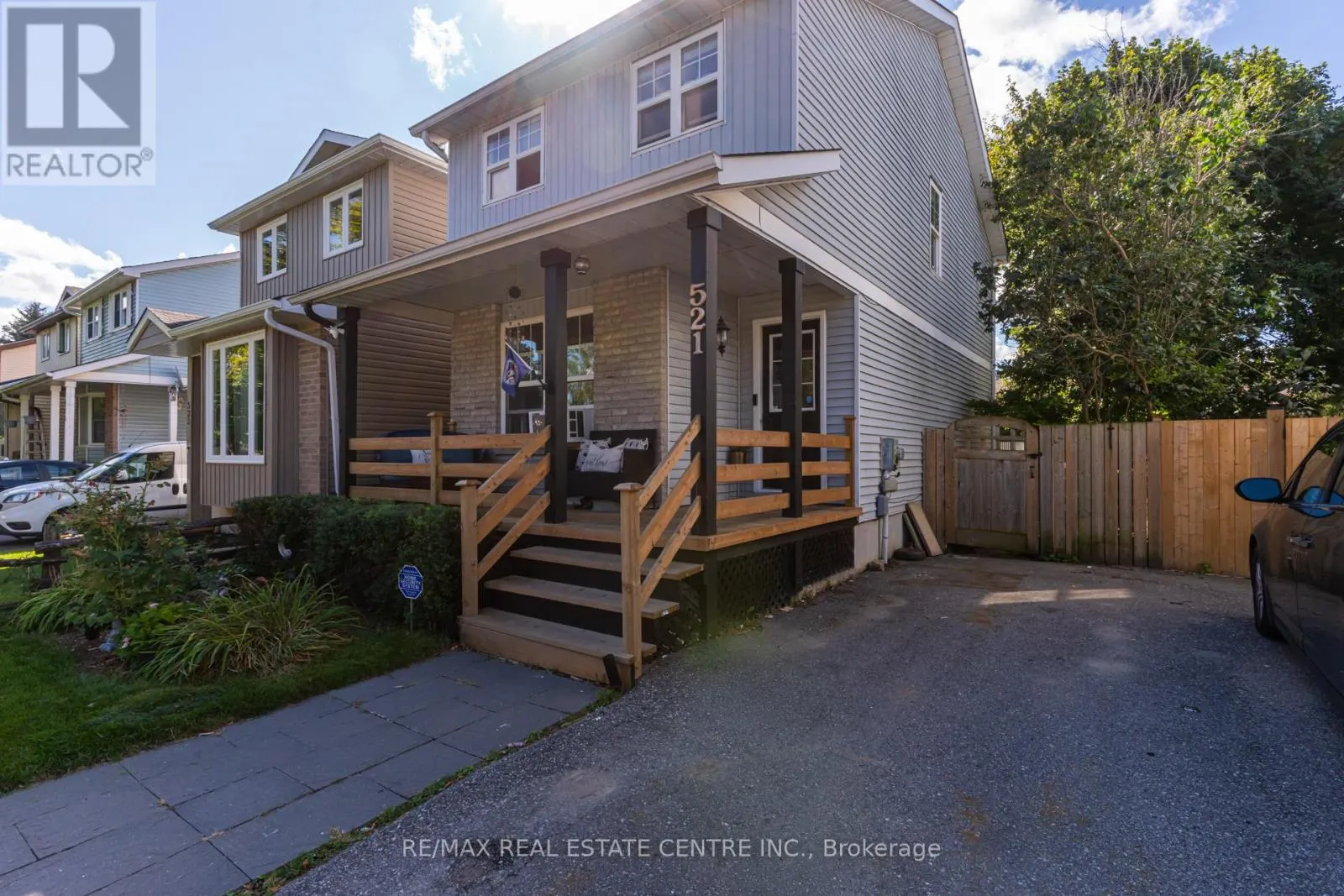 521 PINEVIEW GARDENS