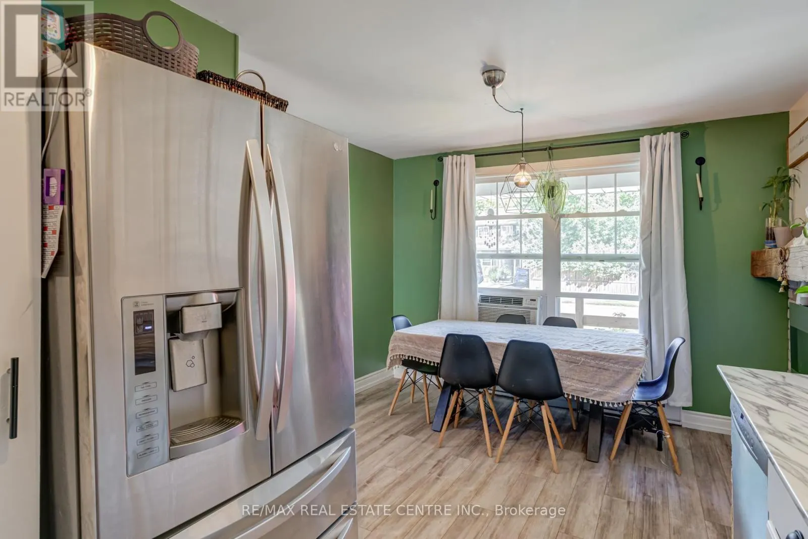 521 PINEVIEW GARDENS